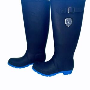 KAMIK Woman’s rain boots. NAVYblue upper boot & contrasting blue outsole. Size 6